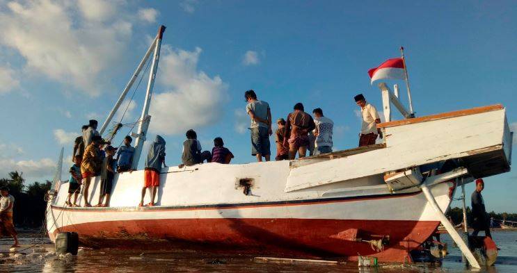 انڈونیشیا میں کشتی ڈوبنے سے 17 افراد ہلاک،1کی تلاش جاری 
