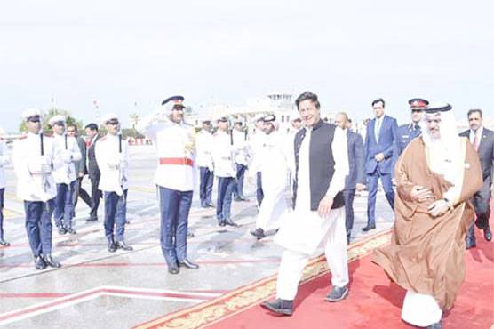 وزیراعظم عمران خان بحرین پہنچ گئے، قومی دن کی تقریب میں شرکت کریں گے