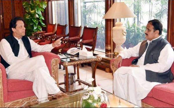وزیراعظم عمران خان ایک روزہ دورے پر لاہور پہنچ گئے