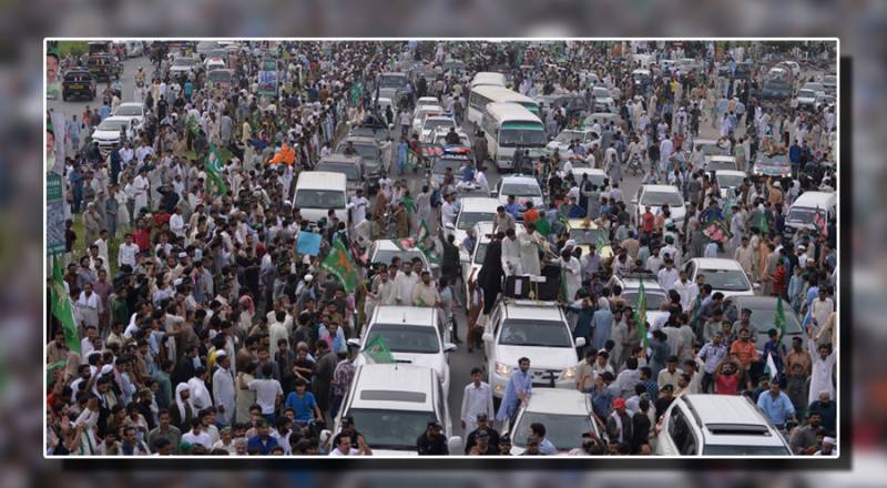 لاہور جلسے کے لیے جانے والے ن لیگی قافلے کی گاڑیوں کو حادثہ 