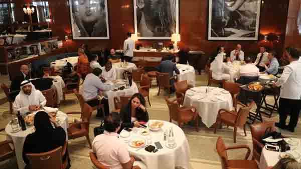دبئی نے ہوٹلوں اور ریستورانوں پر پھر پابندی عائد کر دی
