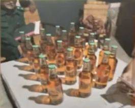 پنجاب یونیورسٹی کے گیٹ سے شراب کی بوتلیں پکڑلی گئیں 