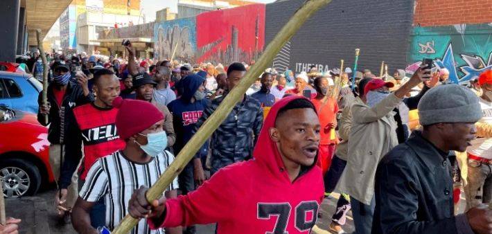 جنوبی افریقہ کے سابق صدر کی گرفتاری پر احتجاج اور توڑپھوڑ میں مرنے والوں کی تعداد 72 ہوگئی 