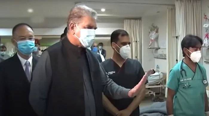 وزیر خارجہ کا چینی سفیر کے ہمراہ سی ایم ایچ راولپنڈی کا دورہ، داسو حادثے کے زخمیوں کی عیادت