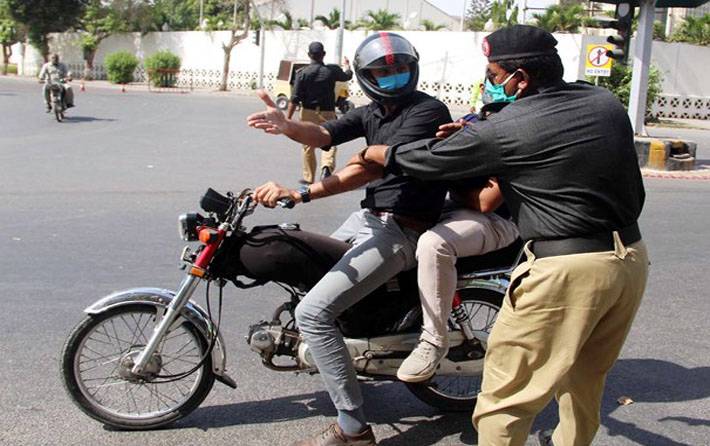 کراچی میں موٹر سائیکل کی ڈبل سواری پر پابندی عائد