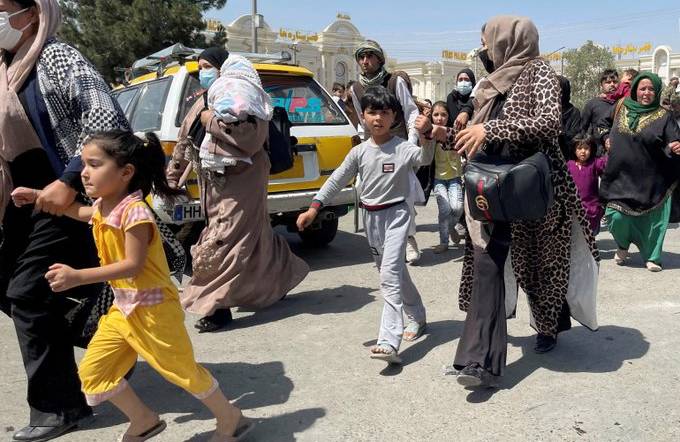 برطانیہ نے 20 ہزار افغان مہاجرین کو آباد کرنے کا اعلان کر دیا