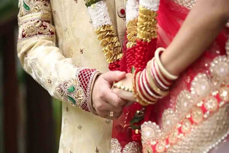 کم عمر لڑکے سے شادی کرنے کے جرم میں خاتون گرفتار