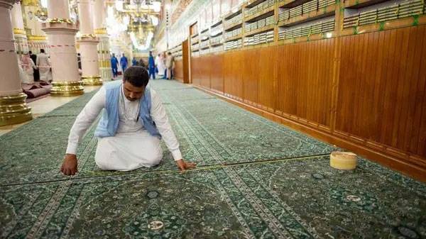 New carpets decorated with smart chips were laid in Masjid Nabavi