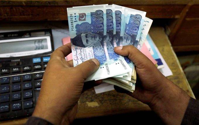 متوسط طبقے کو 500 روپے سے ایک ہزار روپے ماہانہ نقد کیش دینے پر غور