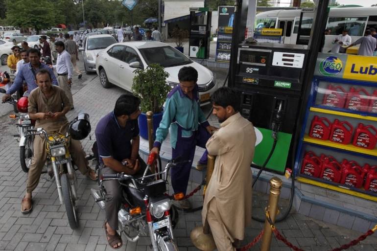 پٹرولیم مصنوعات کی قیمتوں میں پھر اضافہ ، پٹرول 145 روپے 82 پیسے فی لٹر ہوگیا 
