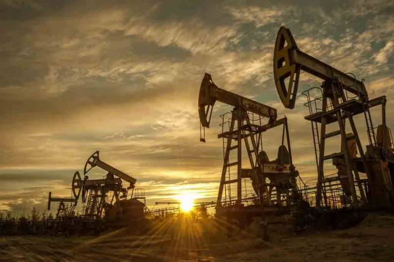  عالمی مارکیٹ میں تیل کی قیمتوں میں کمی کا رجحان جاری