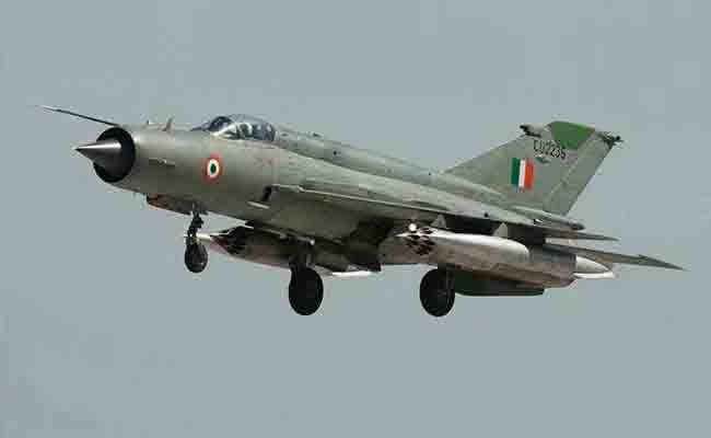 بھارتی ایئر فورس کا لڑاکا طیارہ گر کر تباہ، پائلٹ ہلاک