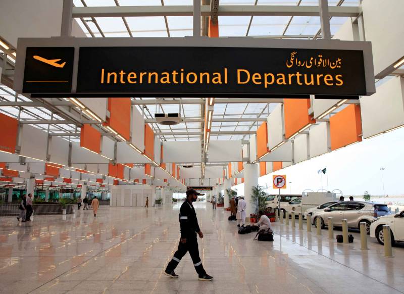 اسلام آباد : سعودی عرب جانے والا مسافر طیارہ حادثے سے بال بال بچ گیا