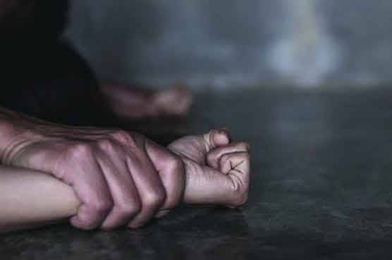 پشاور میں تین افراد کی 2 خواتین ڈانسرز سے زیادتی