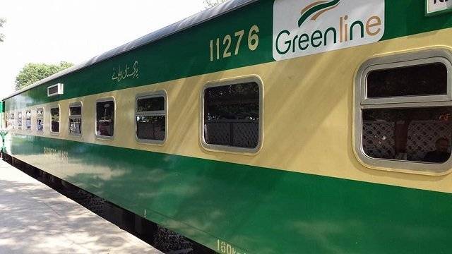  کراچی سے اسلام آباد جانیوالی مسافر ٹرین حادثے کا شکار