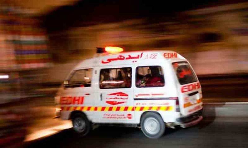  لاہور میں مسافر وین نالے میں جاگری، 6 افراد جاں بحق
