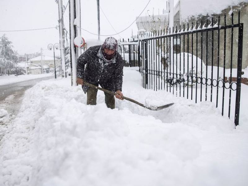 یونان میں مسلسل برفباری اور شدید سردی کا 16 سالہ ریکارڈ ٹوٹ گیا