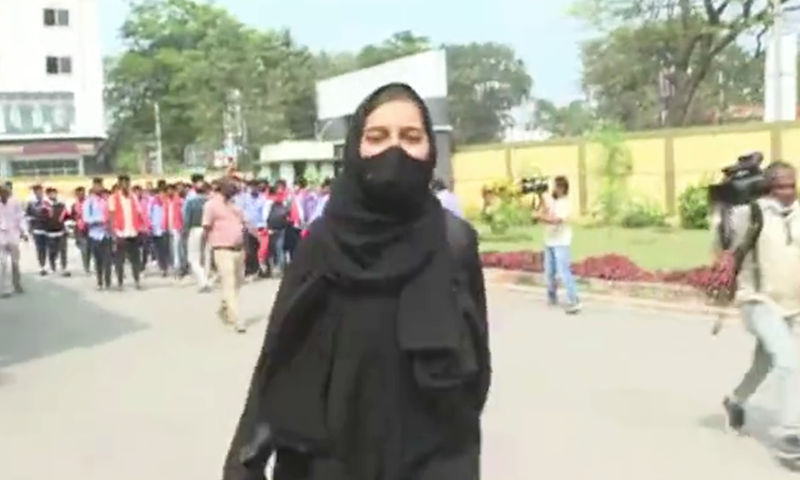 باحجاب طالبہ مسکان کی بہادری پر طالبان کا ردعمل