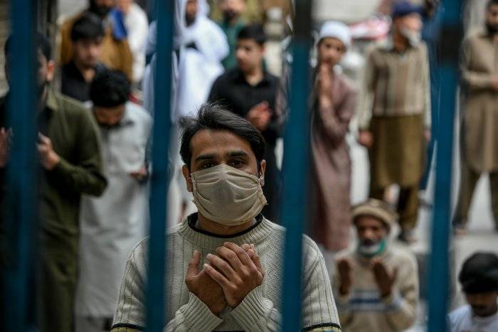 پاکستان میں کورونا کی پانچویں لہر دم توڑنے لگی