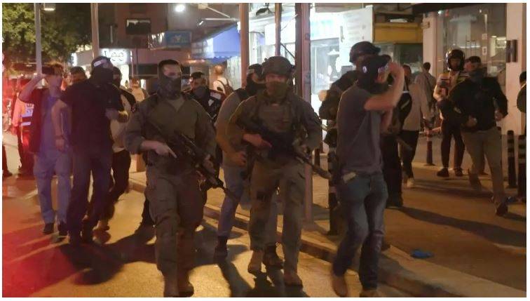 اسرائیل : تل ابیب میں فائرنگ سے 2  افراد ہلاک 8  زخمی 