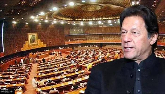 وزیر اعظم عمران خان کیخلاف تحریک عدم اعتماد 174 ووٹ سے کامیاب 