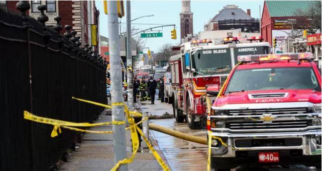 نیویارک: نامعلوم حملہ آور کی اسٹیشن میں فائرنگ، متعدد مسافر زخمی