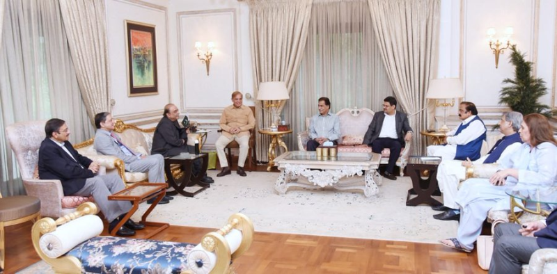 آصف زرداری کی وزیر اعظم سے لاہور میں اہم ملاقات ، اسمبلیاں توڑیں یا مدت پوری کریں،فیصلہ کرلیا گیا 