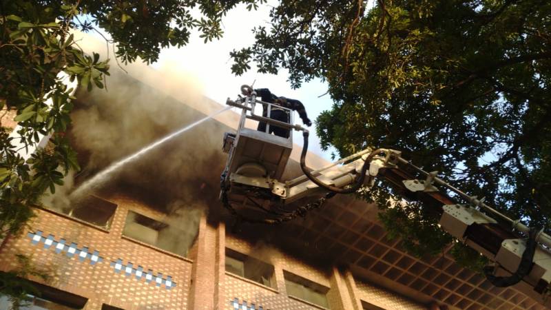 لاہور کے چلڈرن اسپتال میں آگ لگ گئی