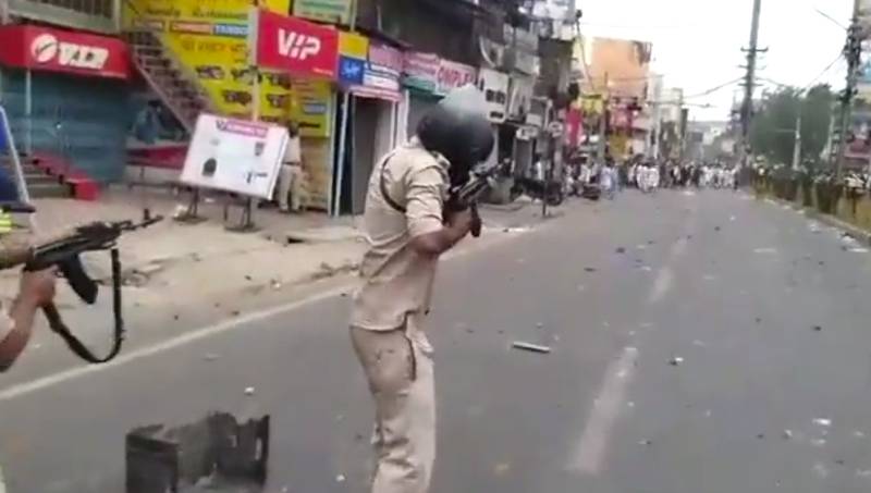 گستاخانہ بیانات کیخلاف سراپا احتجاج مسلمانوں پر بھارتی پولیس کی فائرنگ، 2 افراد جاں بحق