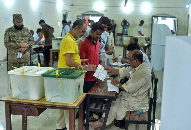کراچی: ضمنی انتخاب میں پولنگ کا وقت ختم ، ووٹوں کی گنتی جاری
