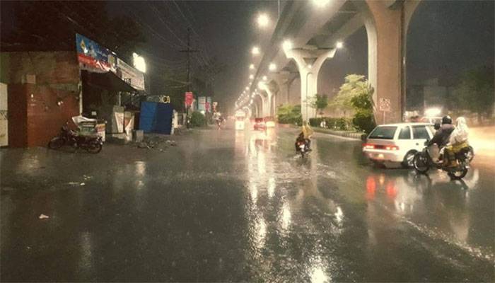 لاہوریوں کے مرجھائے چہرے کھل اُٹھے ،بارش نے موسم سہانا کر دیا 