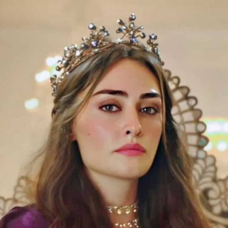  ترک اداکارہ ایسرا بلجک کی نئی تصاویر مداحوں کو بھا گئیں 