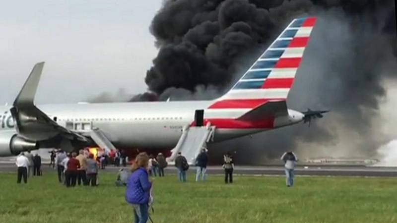 امریکہ: لینڈنگ کے دوران طیارے میں آگ لگ گئی، تین افراد زخمی 