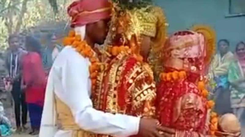 بھارتی نوجوان کی ایک وقت میں 2 گرل فرینڈز سے شادی 