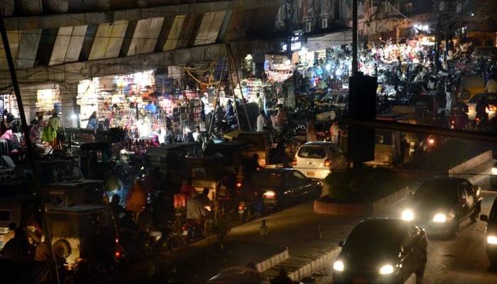 پنجاب میں آج سے کاروباری مراکز رات 9 بجے بند ہوں گے 