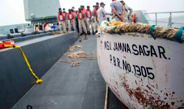 پاک بحریہ کا کھلے سمندر میں ریسکیو آپریشن، 9 بھارتی ماہی گیروں کو بچا لیا