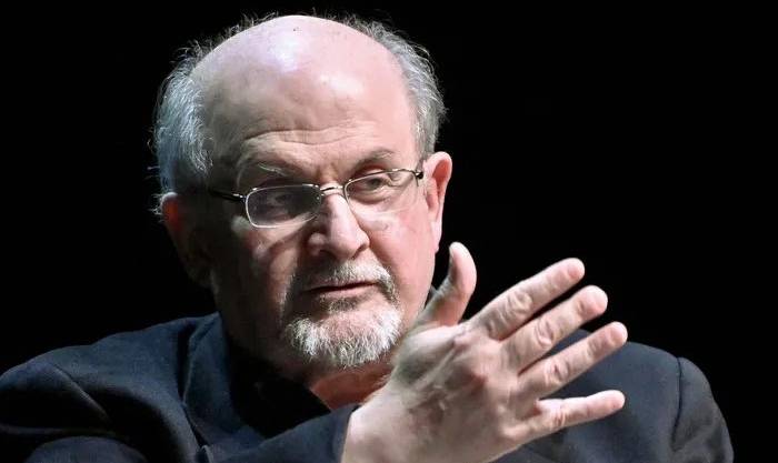 ملعون سلمان رشدی کو وینٹی لیٹر سے ہٹا دیا گیا