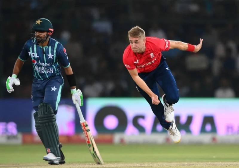 بلے بازوں کی سلو بیٹنگ، پاکستان کا انگلینڈ کو فتح کیلئے آسان ہدف