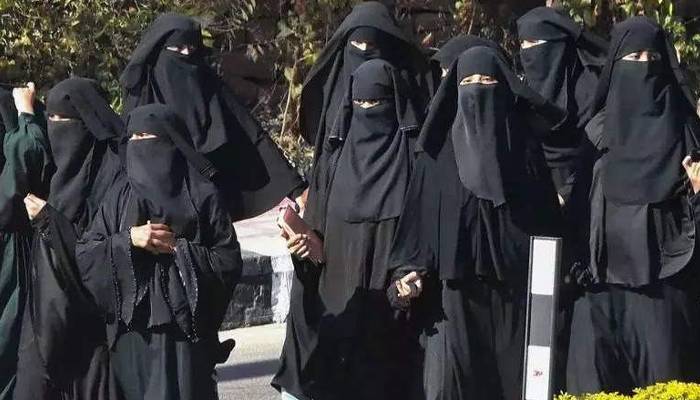 سوئٹزرلینڈ میں انتہاپسندی اور اسلام دشمنی میں اضافہ، برقعہ پہننے پر جرمانے کی تجویز