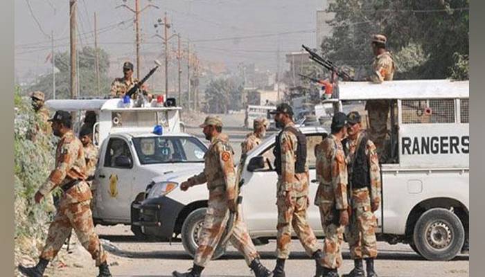 کراچی میں رینجرز اور پولیس کی کارروائی ، لیاری گینگ کا اہم کمانڈر گرفتار 
