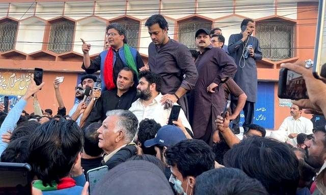 عمران خان کی نااہلی کیخلاف احتجاج پر پی ٹی آئی قیادت کیخلاف دہشت گردی کا مقدمہ درج