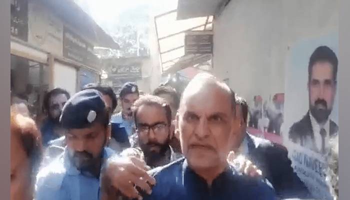 پاکستان تحریک انصاف کے سینیٹر اعظم سواتی کو اڈیالہ جیل سے رہا کر دیا گیا 