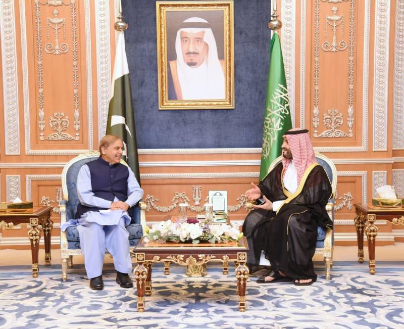 وزیر اعظم کی شہزاہ محمد بن سلمان سے  ملاقات ،  دوطرفہ دلچسپی کے امور پر تبادلہ خیال 