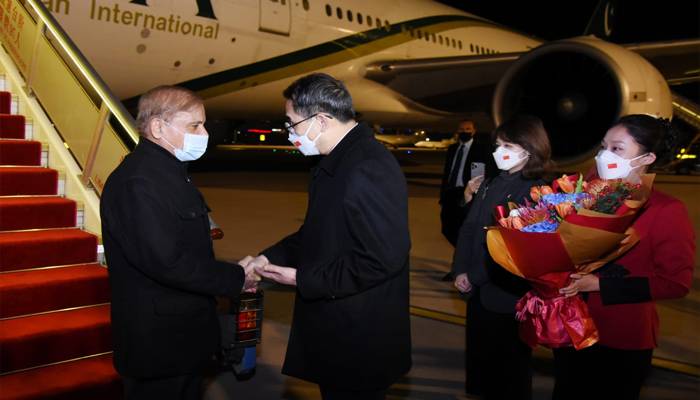 وزیراعظم شہباز شریف دوروزہ سرکاری دورہ پر چین پہنچ گئے 