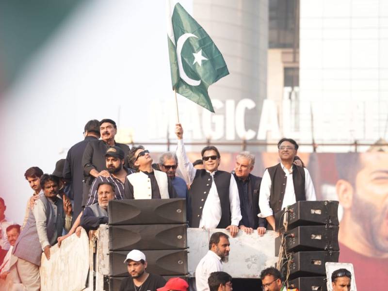 عمران خان پر حملے کی تحقیقات کیلئے پیر کو سپریم کورٹ جا رہے ہیں: شاہ محمود 