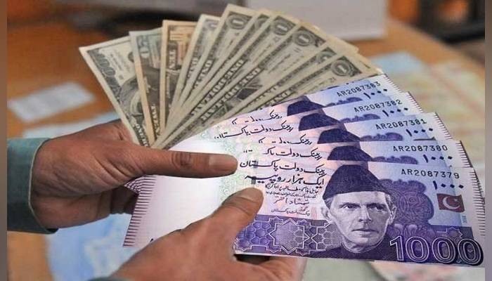 ڈالر کی اونچی اڑان ،پاکستانی روپے کی قدر کم ہوگئی 