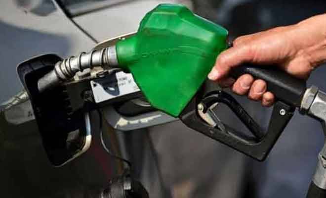 حکومت کا ایک بار پھر پیٹرول کی قیمتیں برقرار رکھنے کا فیصلہ