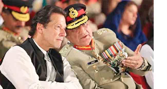 موجودہ حکومت کٹھ پتلی ہے: عمران خان ،پی ٹی آئی کیخلاف کارروائیوں کا ذمہ دار جنرل باجوہ کو قرار دیدیا 