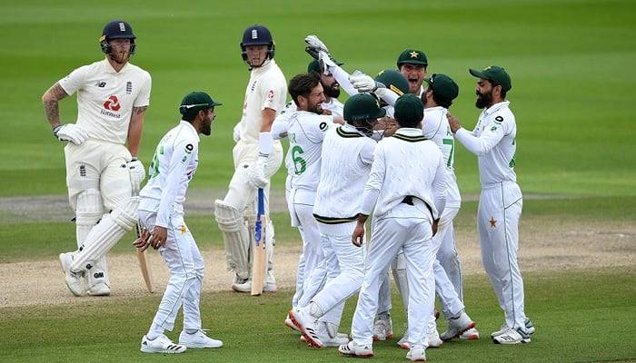 پاکستان اور انگلینڈ کی ٹیمیں ملتان پہنچ گئیں
