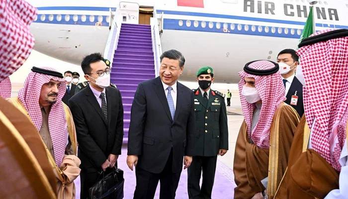 سعودی عرب پہنچنے پر چینی صدر شی جن پنگ کا پرتپاک استقبال